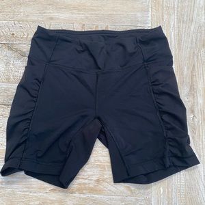 Lululemon spandex shorts with pockets